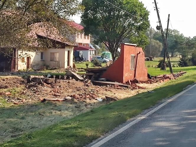 ​Troje znajomych leszczynian od rana rozwozi dary powodzianom