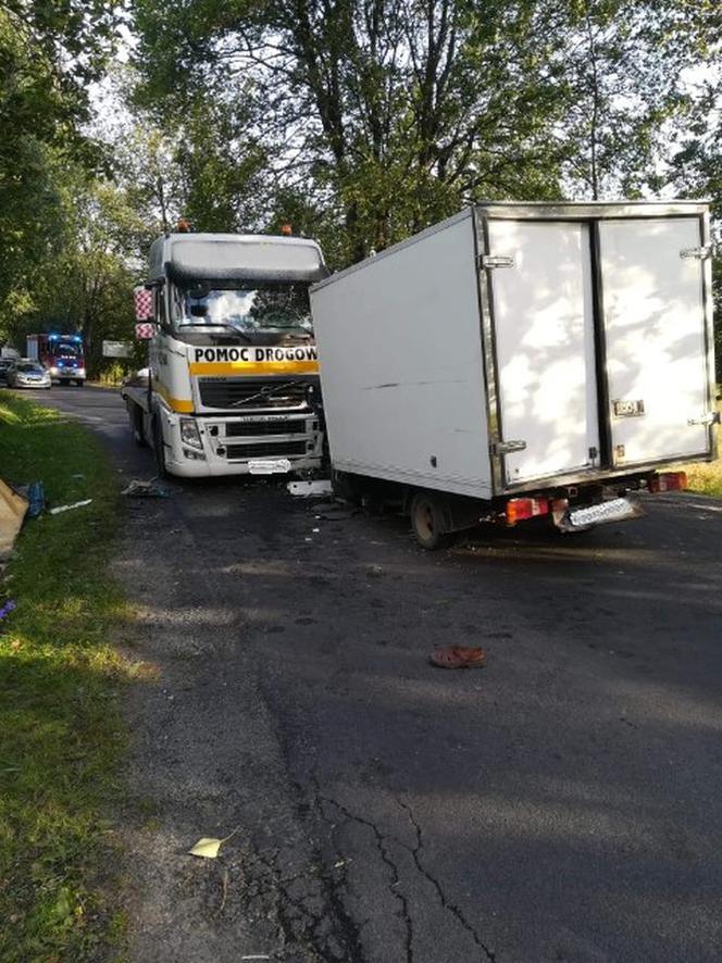 Tragedia w Zarzeczu. Zderzyły się dwie cieżarówki, kierowca jednej z nich nie żyje