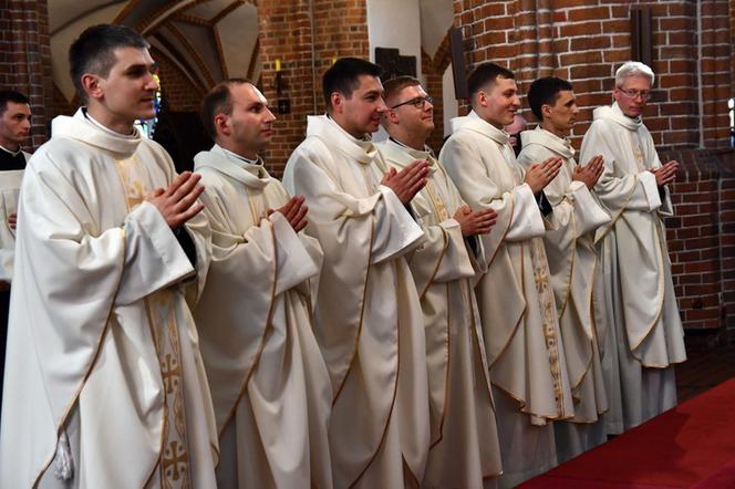 Nowi kapłani diecezji koszalińsko-kołobrzeskiej.