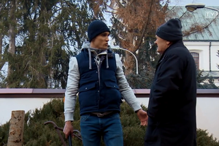 M jak miłość odcinek 1440, Robert (Filip Gurłacz), ksiądz (Maciej Damięcki)