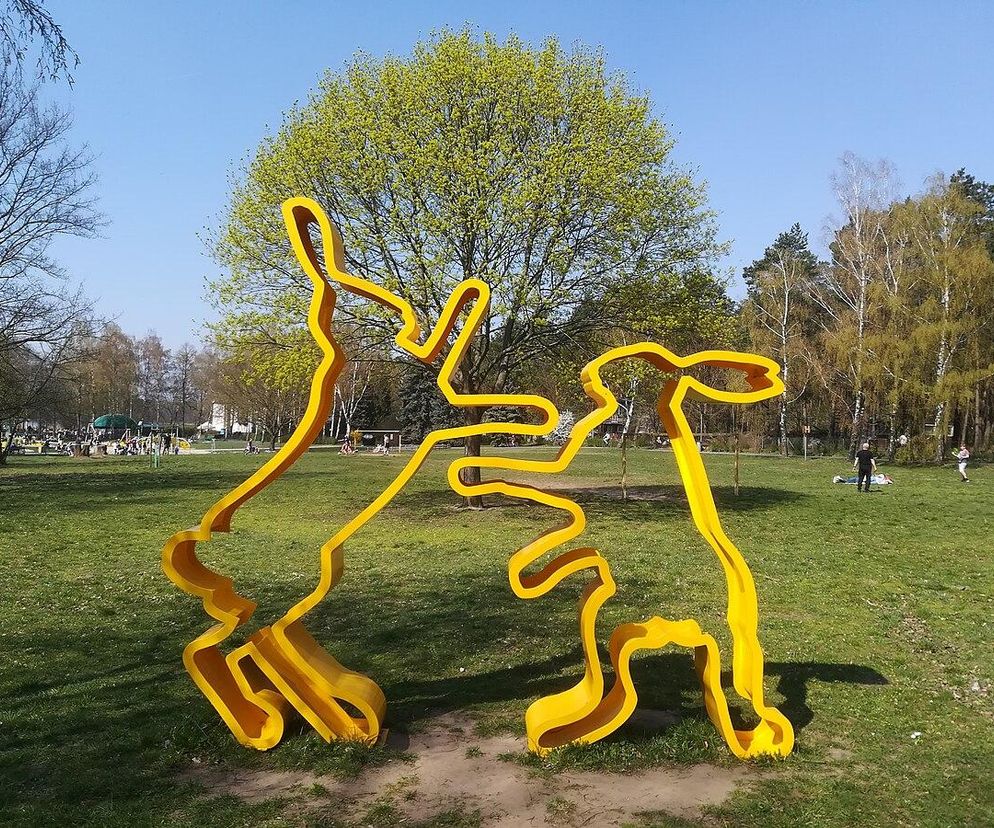 Ten park w Poznaniu trzeba odwiedzić. To prawdziwa galeria sztuki w plenerze!