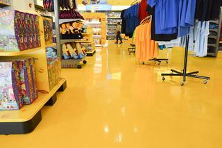 Posadzki w sklepach dla dzieci. Inspiracje produktowe od Flowcrete