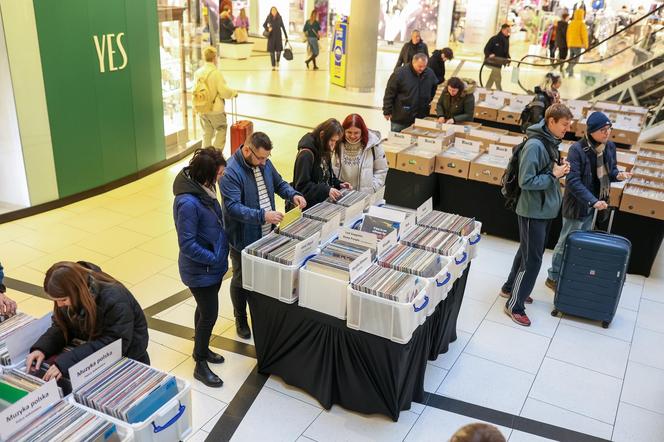 Przyszli do Galerii Katowickiej po unikatowe winyle. Przez dwa dni można było znaleźć muzyczne perełki