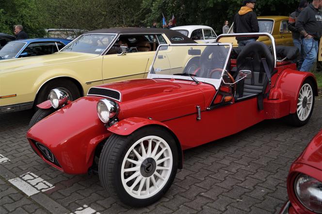 Bydgoskie Klasyki Nocą znów zachwycają. Tak było na parkingu pod Torbydem [ZDJĘCIA]