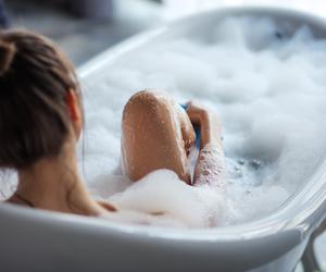 Lekarz zakazuje codziennych kąpieli i straszy negatywnymi skutkami dla zdrowia. Wystarczy umyć tylko te 3 miejsca
