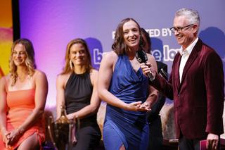 Zjawiskowa Iga Świątek prezentuje nogi w eleganckiej sukni