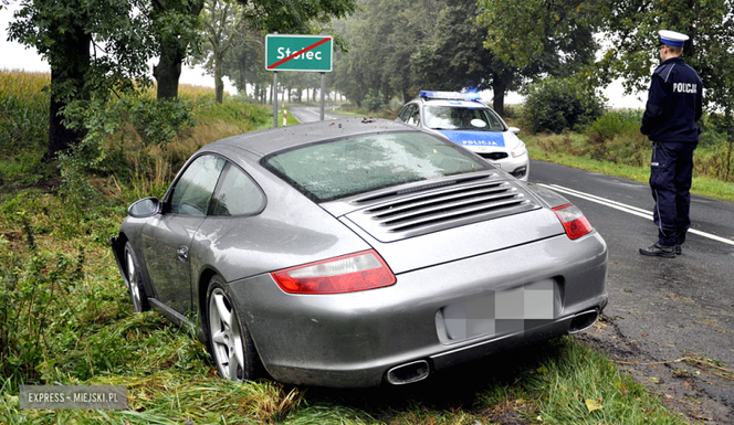 Wypadek Porsche w miejscowości Stolec