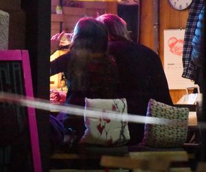 Monika Brodka winko papierosek i taksówka