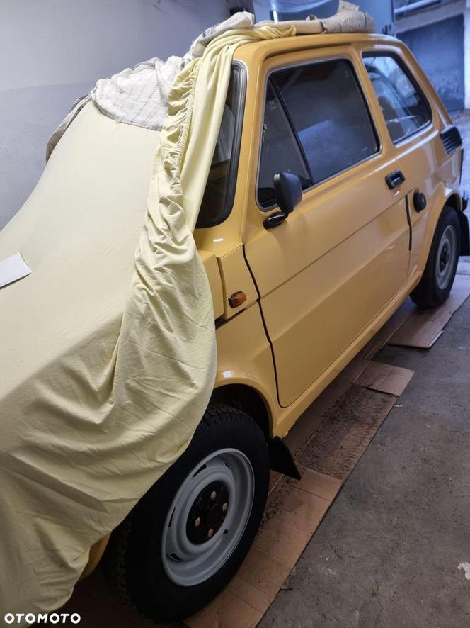 Wyjątkowy Maluch trafił do sprzedaży. To Fiat 126p z 1989 roku 