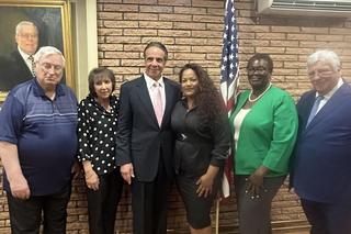 Burmistrz NYC zebrał miliony na kampanię. Ma jednak inny problem