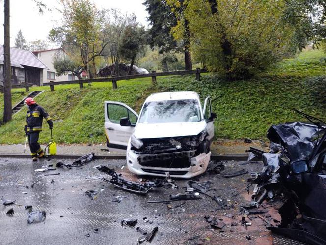 Cztery osoby w szpitalu po wypadku w Librantowej! ZMIAŻDŻONE bmw