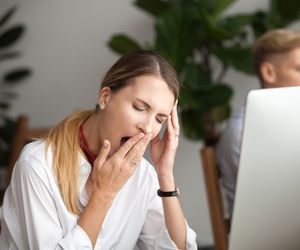 Gdy senność przeszkadza w pracy przed komputerem. 8 prostych sposobów na lepszą koncentrację