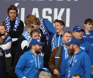 Kibice na Stadionie Śląskim podczas Wielkich Derbów Śląska (16.03.2024)