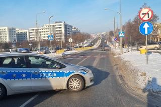 Kobieta potrącona na pasach. Kierująca volkswagenem ominęła pojazd, który zatrzymał się przed przejściem 