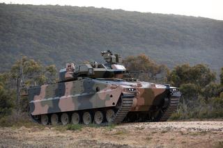 Niemiecki Lynx pokonany przez koreański bojowy wóz piechoty Redback. Polska armia testowała ten pojazd