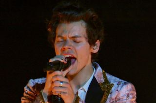 Harry Styles przeszedł metamorfozę. Ale zmiana! 