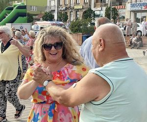POTAŃCÓWKA NA RYNKU. Tak bawią się mieszkańcy Starachowic