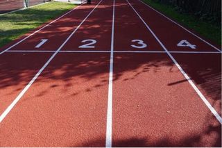 Nowoczesna bieżnia lekkoatletyczna pojawiła się w żorskiej szkole. To wybór mieszkańców