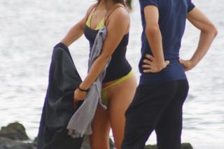 Piotr Żyła i Marcelina Ziętek na plaży