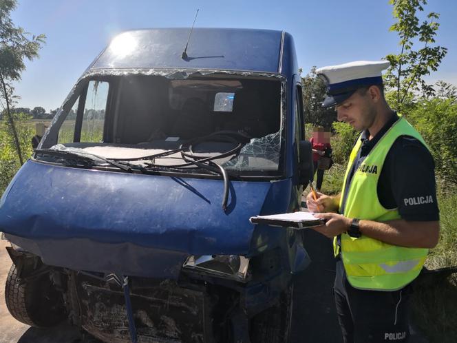 Wypadek busa pod Kaliszem! Sprawca miał w organizmie blisko 3 PROMILE ALKOHOLU [ZDJĘCIA] 