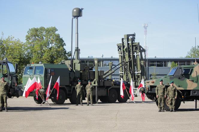 Szef MON przekazał zestaw przeciwlotniczy "mała Narew" pułkowi w Gołdapi [ZDJĘCIA]