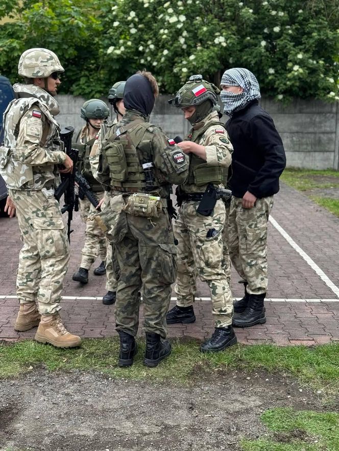 Przedstawienie grupy rekonstrukcyjnej podczas pikniku w Sosnowcu