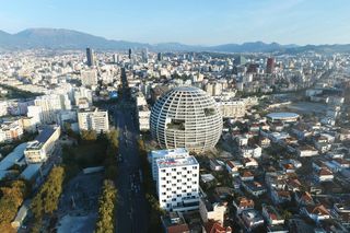 Kula o średnicy 100-metrów dołączy do grona luksusowych realizacji w Tiranie. The Grand Ballroom zaprojektowało biuro MVRDV