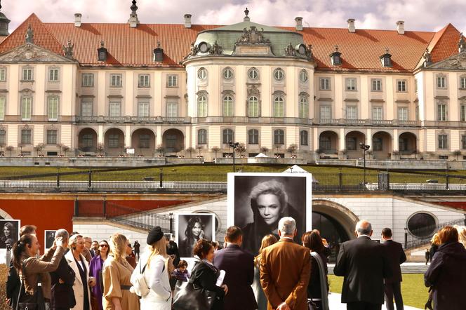 Wystawę można oglądać w Arkadach Kubickiego bezpłatnie