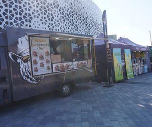 Festiwal Food Trucków w Olsztynie. Pod halą Urania można zjeść dania z kuchni całego świata [ZDJĘCIA]