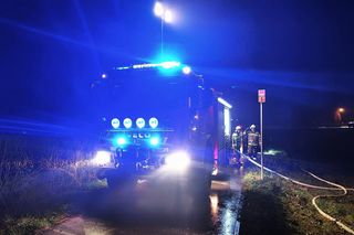 Pożar w Górkach Wielkich: Ogień strawił komis samochodowy i piekarnię! Są ranni