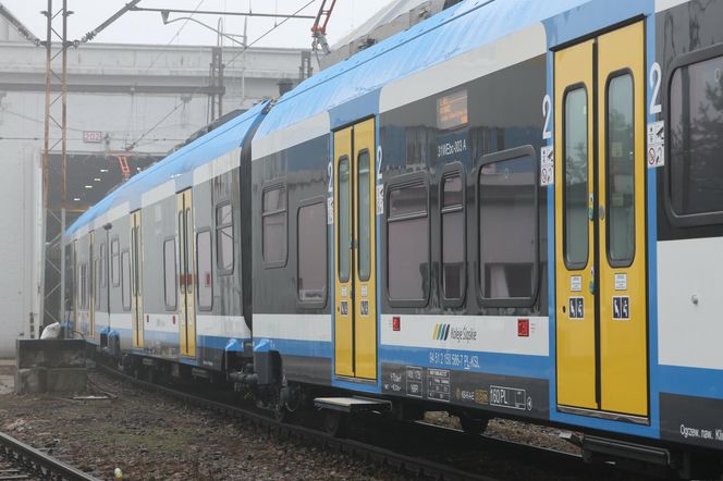Pociągi i autobusy wróciły do kursowania. Estakada w Chorzowie jest zamknięta