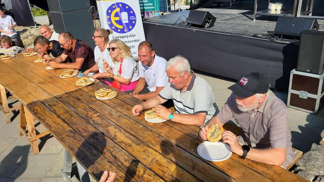 W Lublinie odbyły się Mistrzostwa Świata w jedzeniu cebularzy na czas. Wiemy, kto zwyciężył