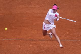 WTA Rzym: O której gra dzisiaj Iga Świątek z Bernardą Perą? Polka wyjdzie na kort po tym meczu!