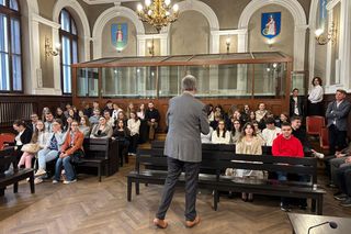 Uczniowie I LO w roli sędziów, obrońców i prokuratorów 