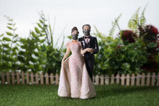 Kolekcja maseczek ślubnych na czas pandemii