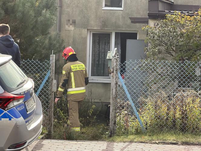 Potworny pożar domu w Nowym Dworze Mazowieckim. Strażacy odkryli dwa zwęglone ciała