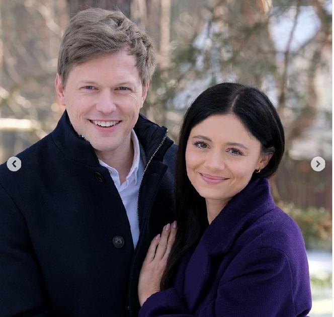 M jak miłość. Radek (Philippe Tłokiński), Iza (Adriana Kalska)
