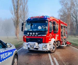 Dachowanie osobówki pod Sokołowem Podlaskim. Jedna osoba nie żyje, druga trafiła do szpitala