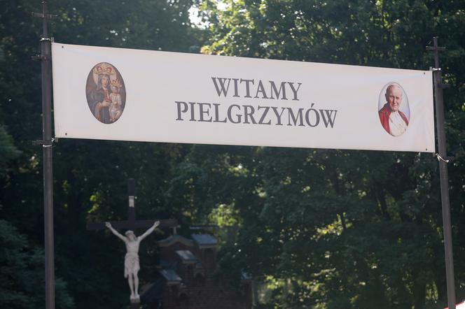 Tysiące kobiet i dziewcząt na pielgrzymce do Piekar Śląskich. "Jestem w Kościele, więc idę"