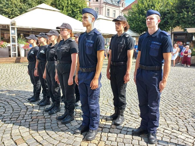 Trwają obchody Święta Policji w Lesznie. Świętują policjanci i policjantki