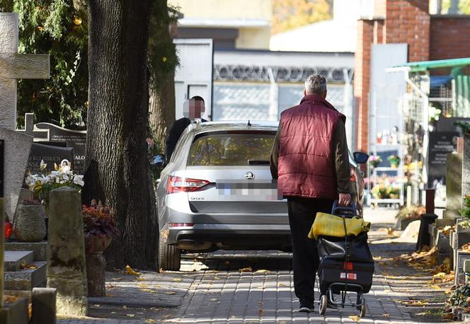 Limuzyną na grób matki. Jarosław Kaczyński 