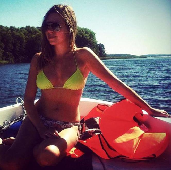 Aleksandra Kwaśniewska w kostiumach kąpielowych