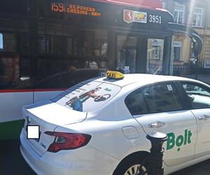 Zderzenie autobusu komunikacji miejskiej z kierowcą Bolta na jednym z lubelskich skrzyżowań [GALERIA]