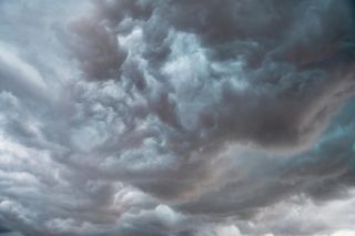 Synoptycy zapowiadają ochłodzenie, deszcz i możliwe burze. Sprawdź prognozę IMGW!