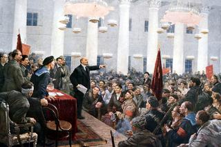 Rewolucja październikowa 1917 roku, zmieniła bieg historii, ale była farsą rebelii 