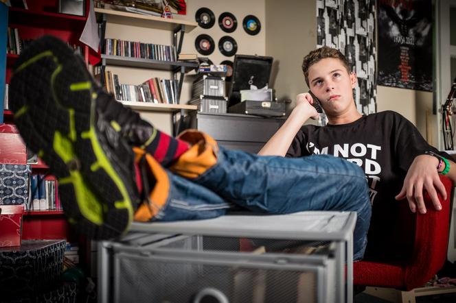 Rodzinka.pl. Adam Zdrójkowski ma kłopoty w szkole. To przez rolę w serialu