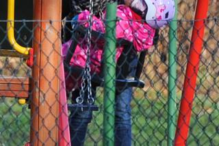 1PUBL_KATARZYNA CICHOPEK NA SPACERZE Z DZIEĆMI