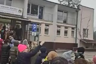 Ogromne kolejki do ośrodka zdrowia pod Olsztynem. Kobiety ruszyły na badania