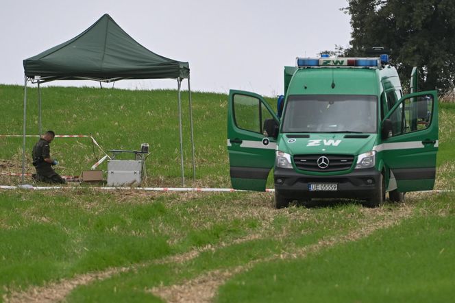 Służby pracują w Choinach w pow. świdnickim. Znaleziono tam szczątki rakiety