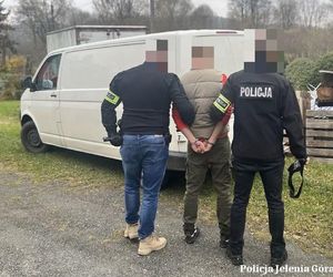 Próbował wciągnąć nastolatkę do busa! Wcześniej proponował podwózkę